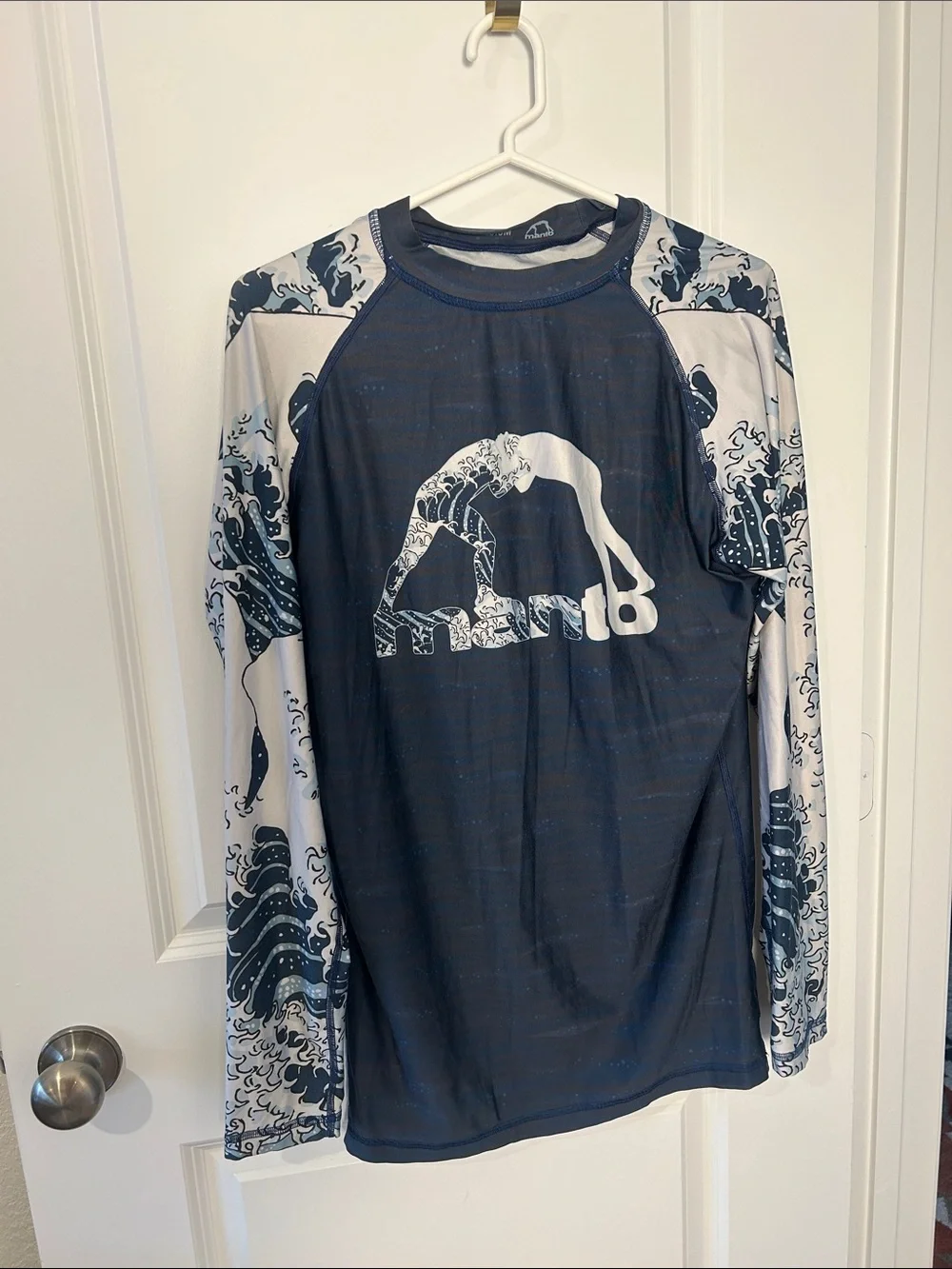 Men's Navy Long-Sleeve Rash Guard with White Wave Sleeves